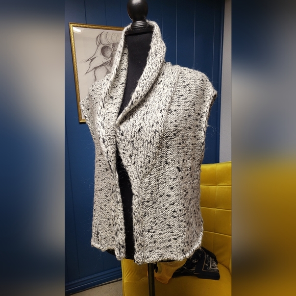 Ann Taylor LOFT Very Soft Sweater Vest Size L - Picture 3 of 9